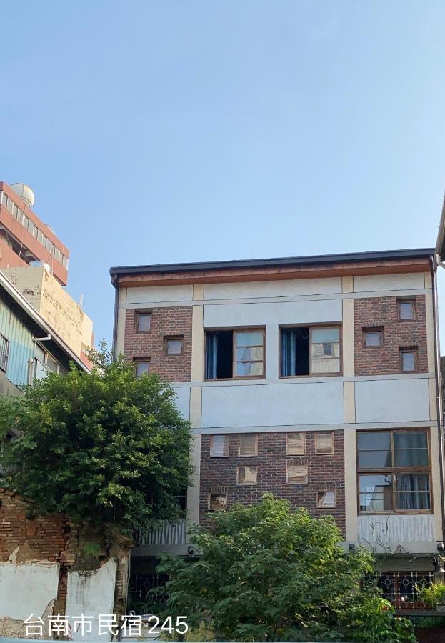 Tsai Yun Inn Tainan Bagian luar foto